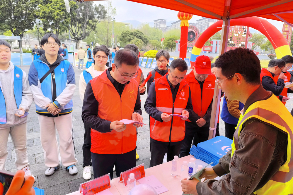 市水務局局長了解保山壩灌區(qū)工程2.jpg